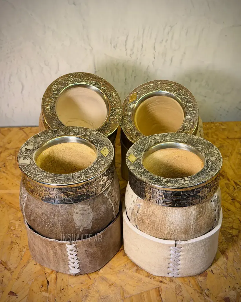 Imperial criollo crudo alpaca cincelada con apliques