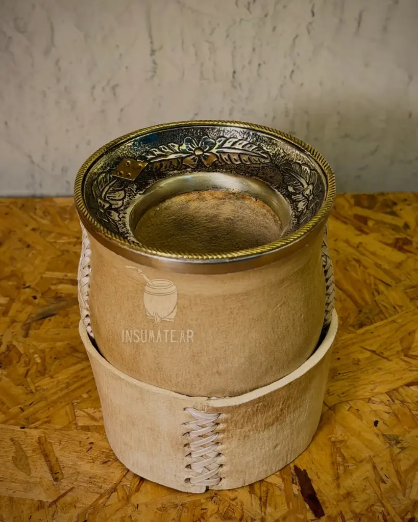 Camionero criollo invertido cuero crudo al tiento