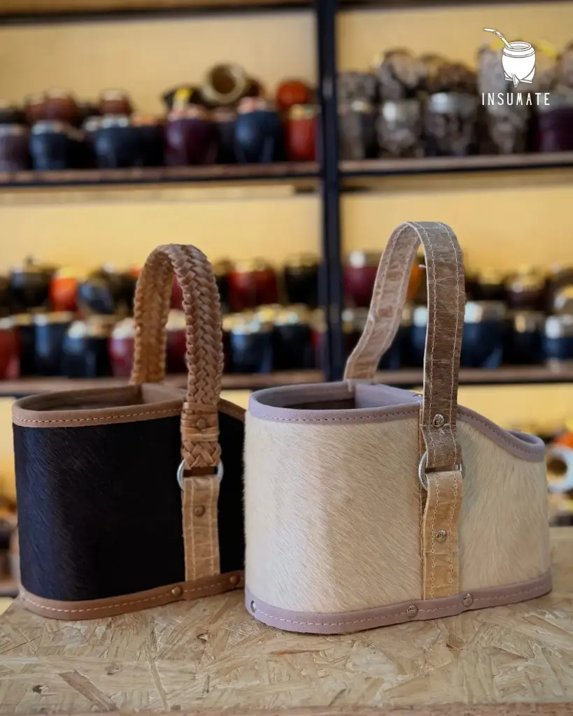 Canasta uruguaya cuero peludo 