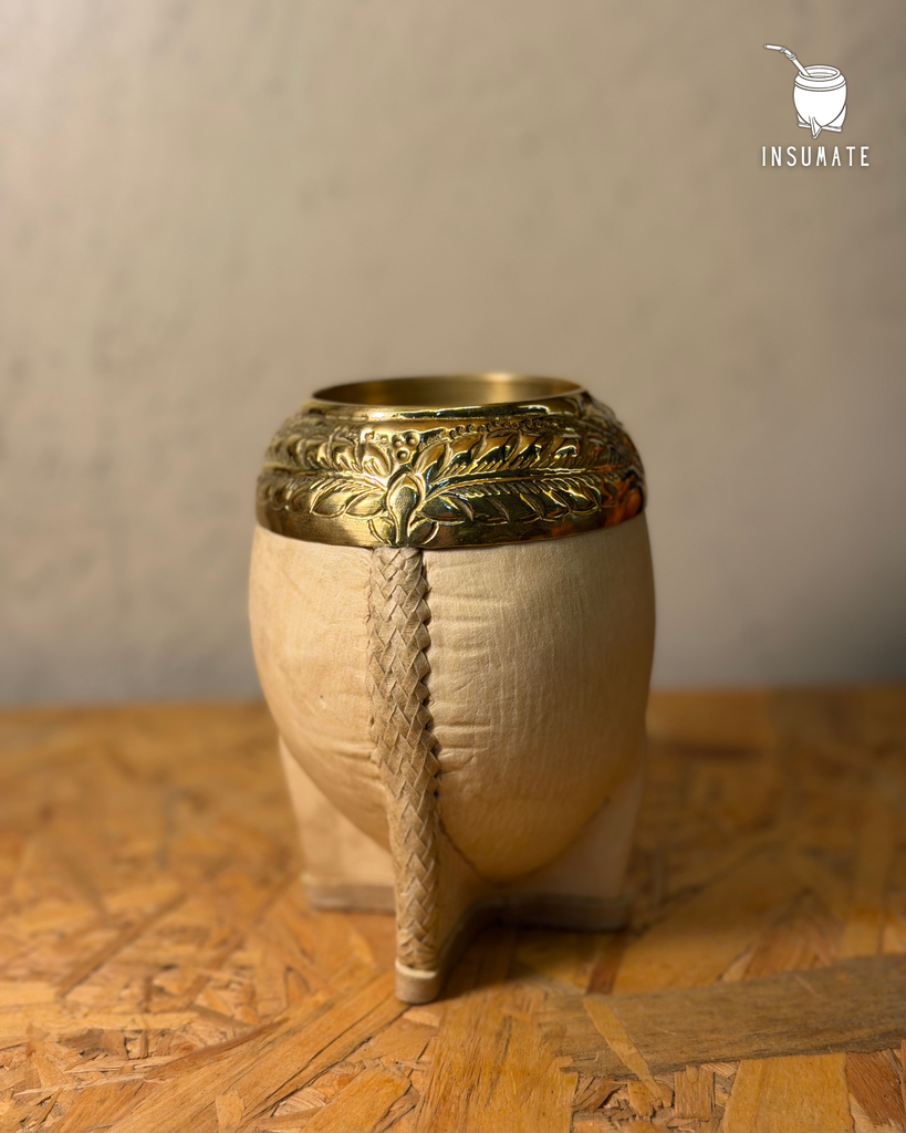 Torpedo cuero crudo virola ancha de bronce costura al tiento