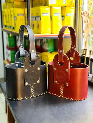 Canasta ovalada 100% cuero con divisor