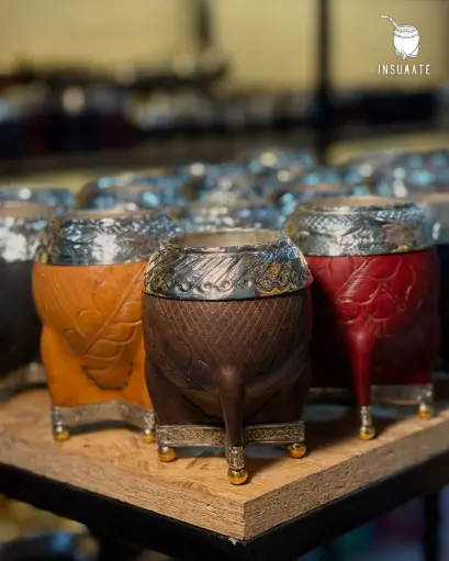 Torpedo cincelado al lacre, repujado con base completa